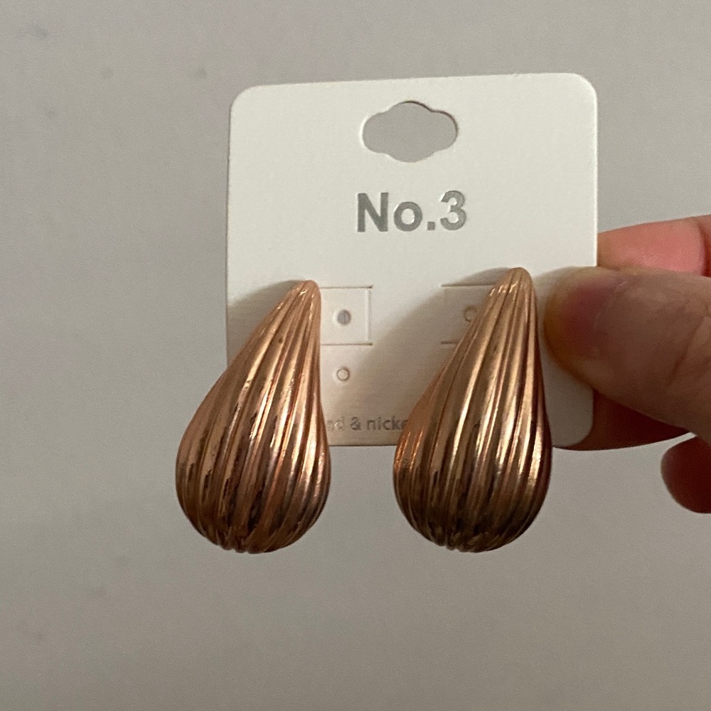 Elegant Gold Teardrop Earrings